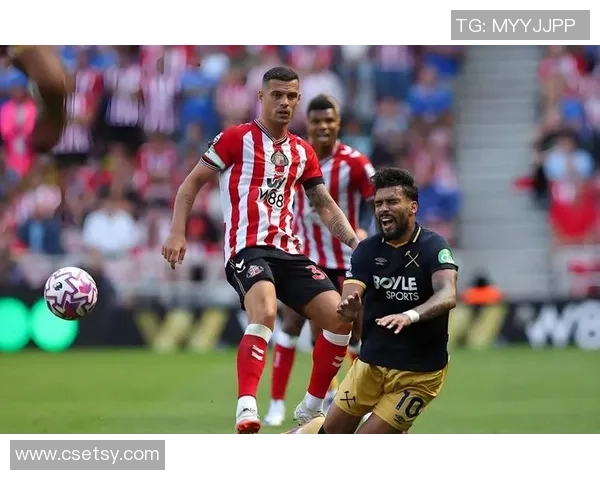 英超经典对决：利物浦大胜本菲卡引发全场震撼回忆历史冷门瞬间